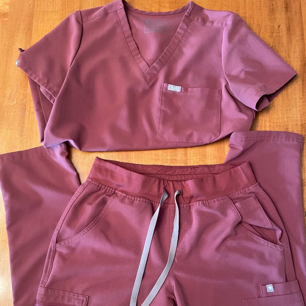 FIGS Mauve Scrub Set (Top + Straight-Leg Pants) – Size Small